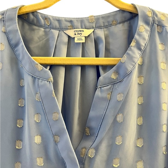 Sleeveless top. Baby Blue with metallic Silver Polkadot design. Vneck - Picture 3 of 7